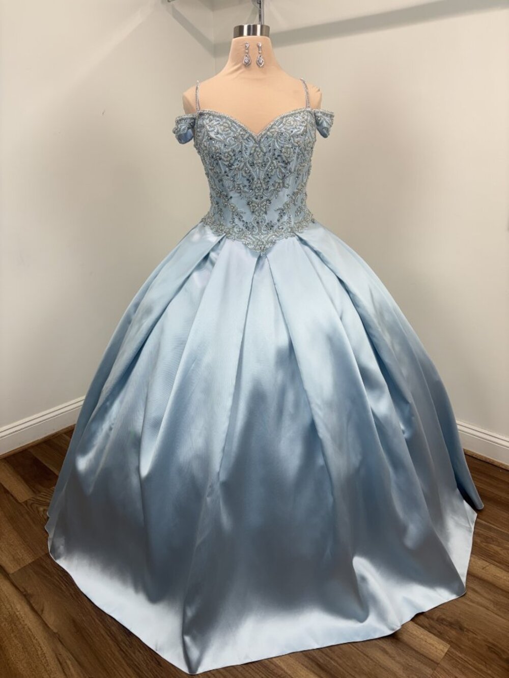 ✨ STUNNING BOUTIQUE FIND! Tiffany 56429 Quinceañera Dress Sky – Size 16